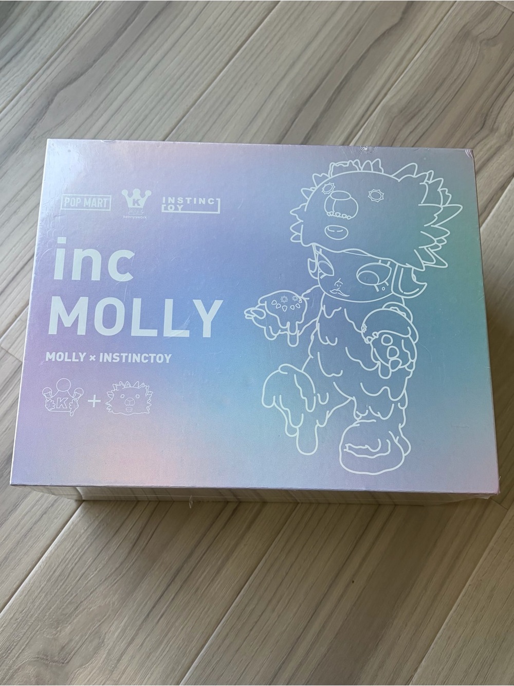 Pop Mart MOLLY x Instinctoy Figurine